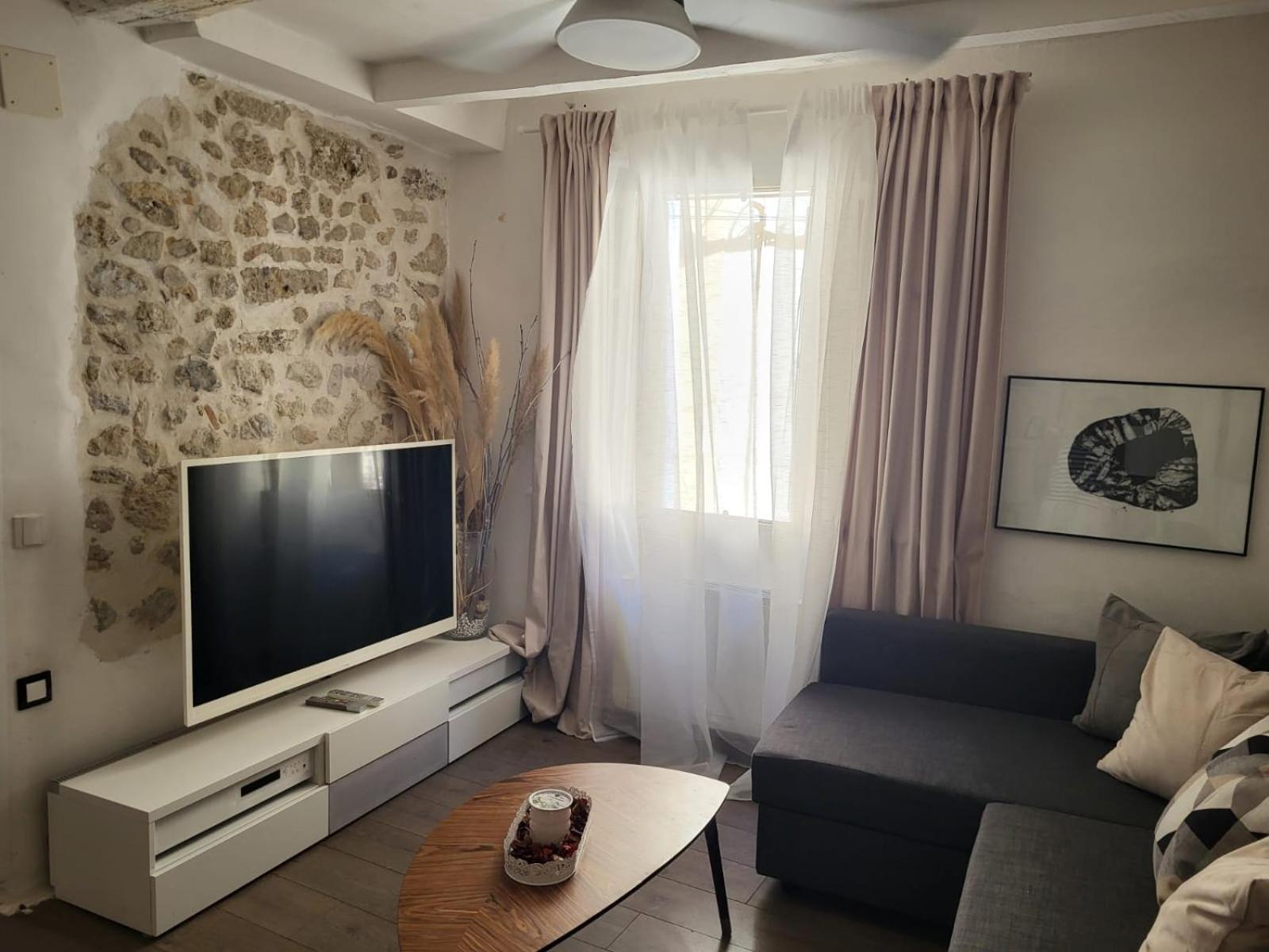 Spacious Town House With Balcony Montagnac  Exterior foto
